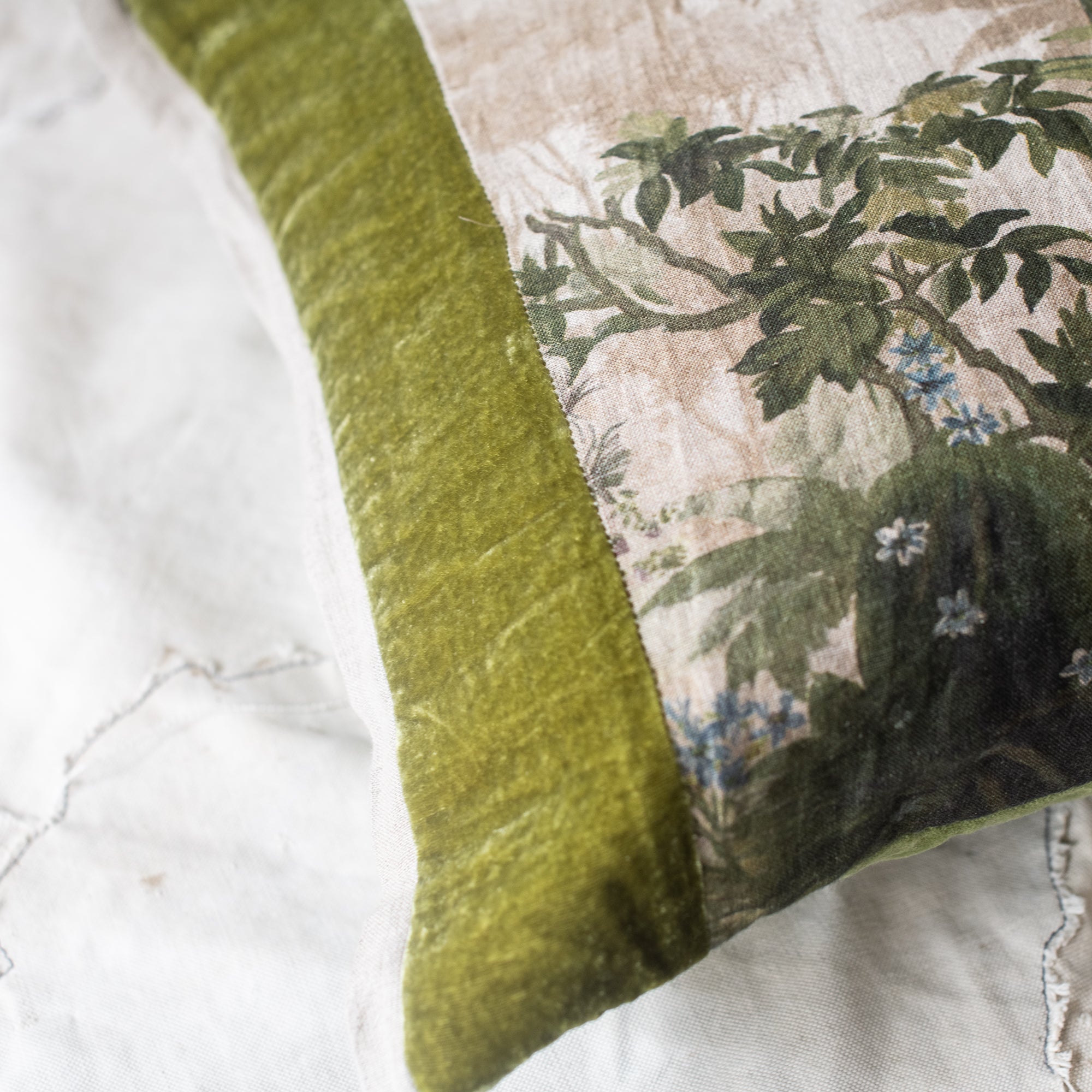 En fil d' Indienne France - French Cochin Linen Printed Cushion 40x55cm