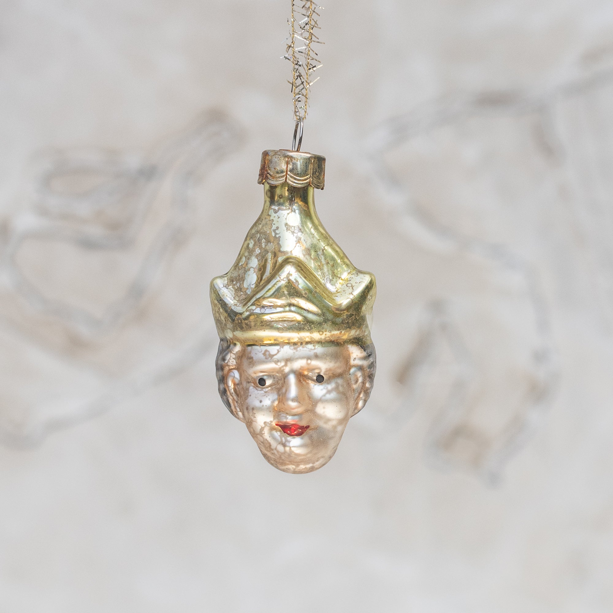 Crowned Christmas Chap