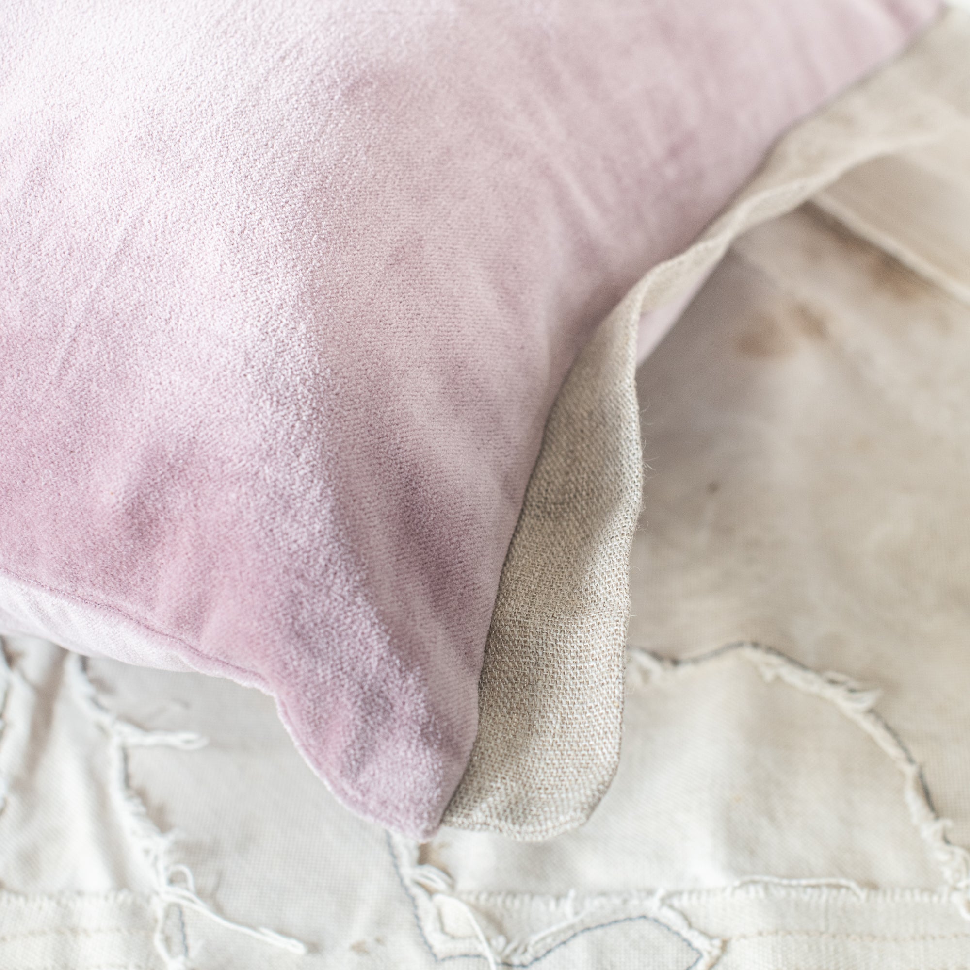 En fil d' Indienne France - Medicis Cushions - Velvet and Linen Edge