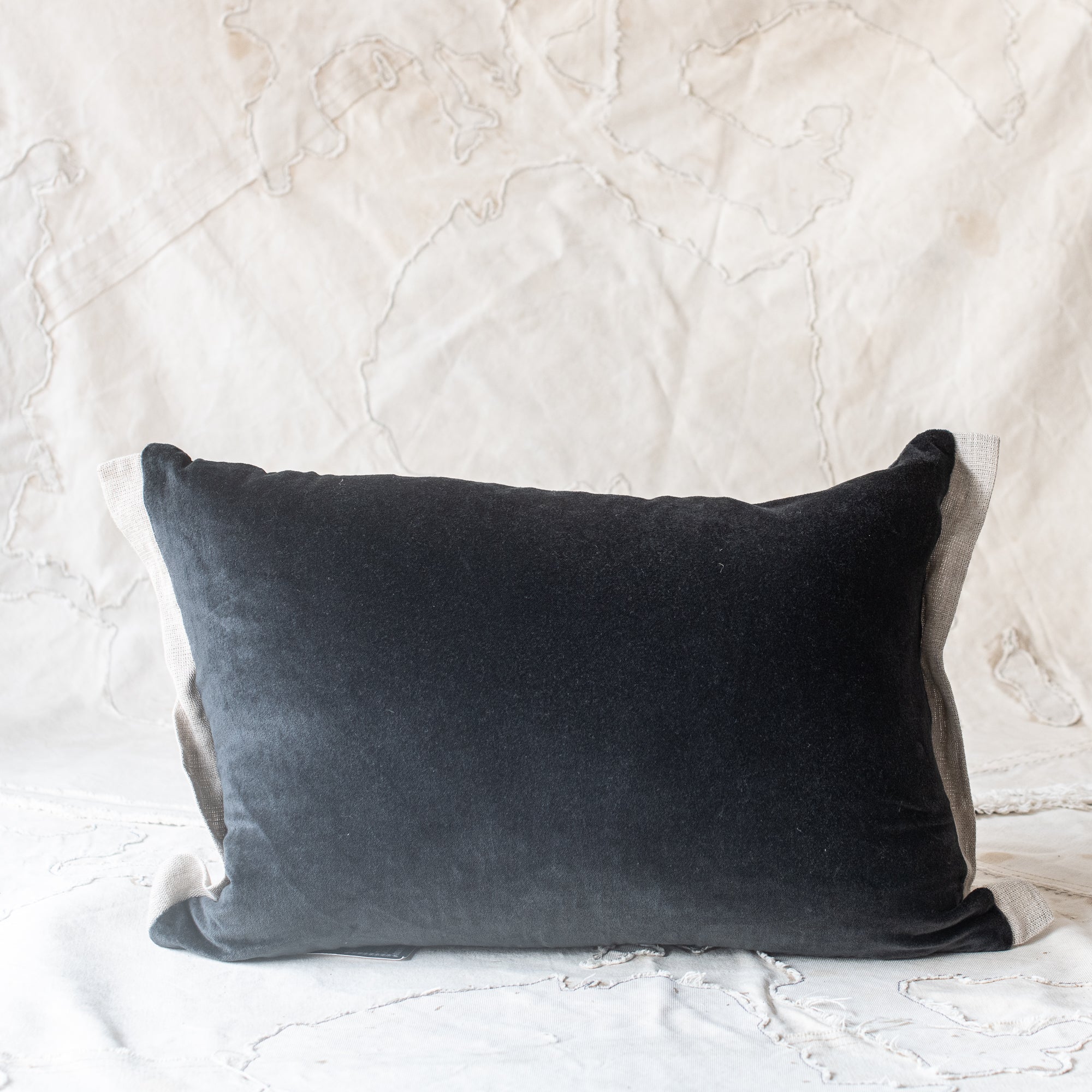 En fil d' Indienne France - Medicis Cushions - Velvet and Linen Edge