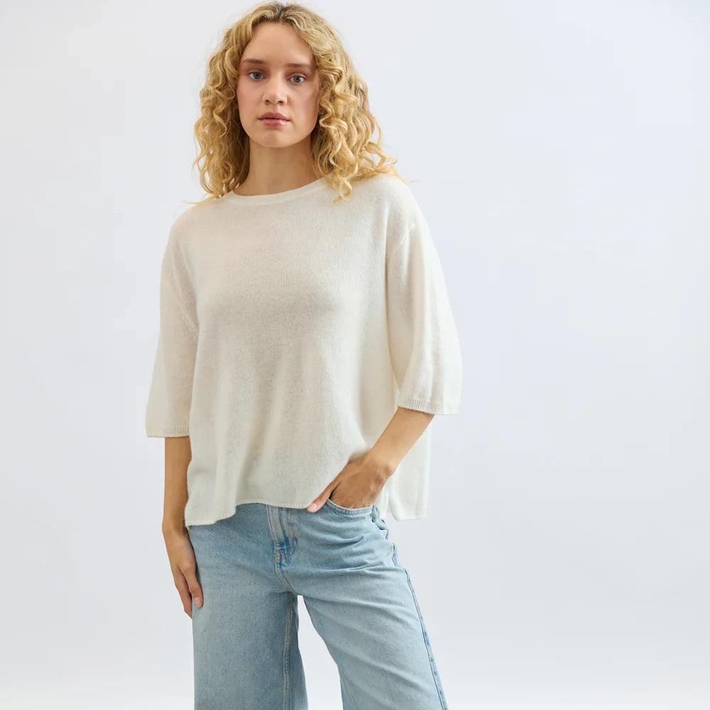 Mia Fratino - Isabel Tee