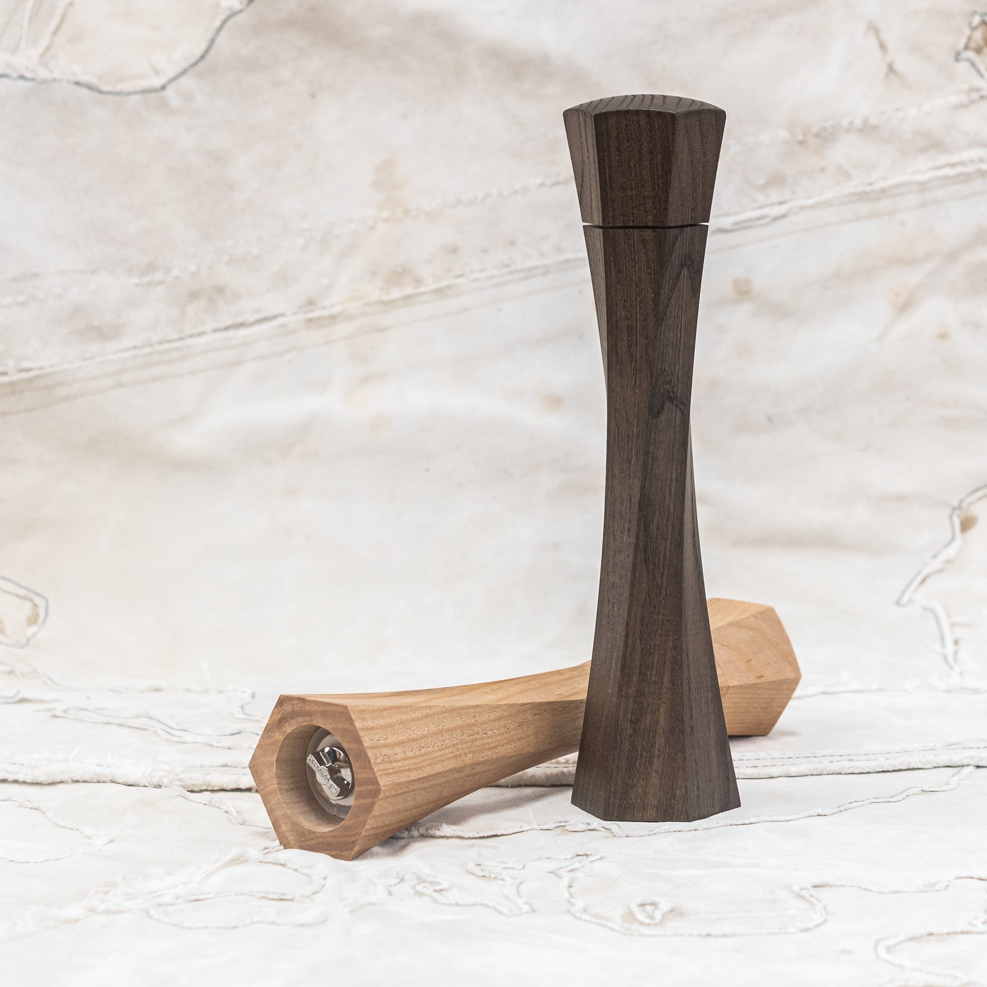 Pepper or Salt Grinder - Ashwood Twist Design