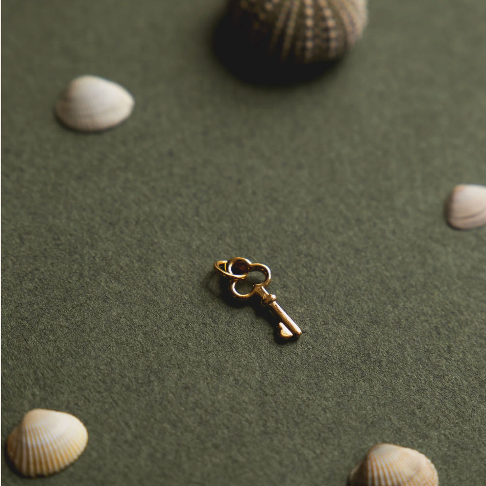 Alix D. Reynis Amulette - Cle (Key)