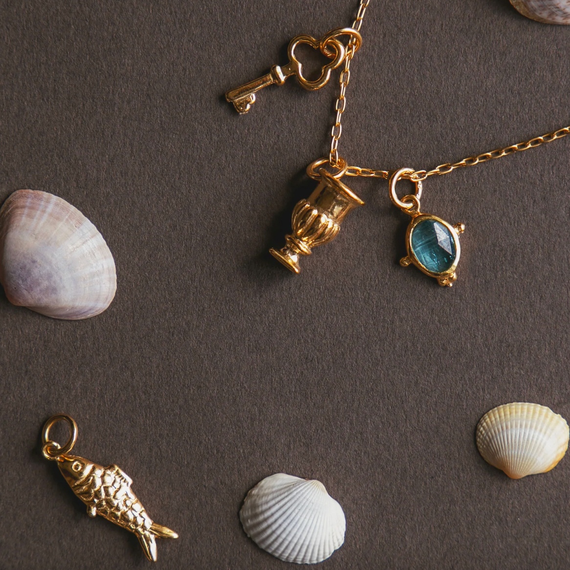 Alix D. Reynis Amulette - Medicis