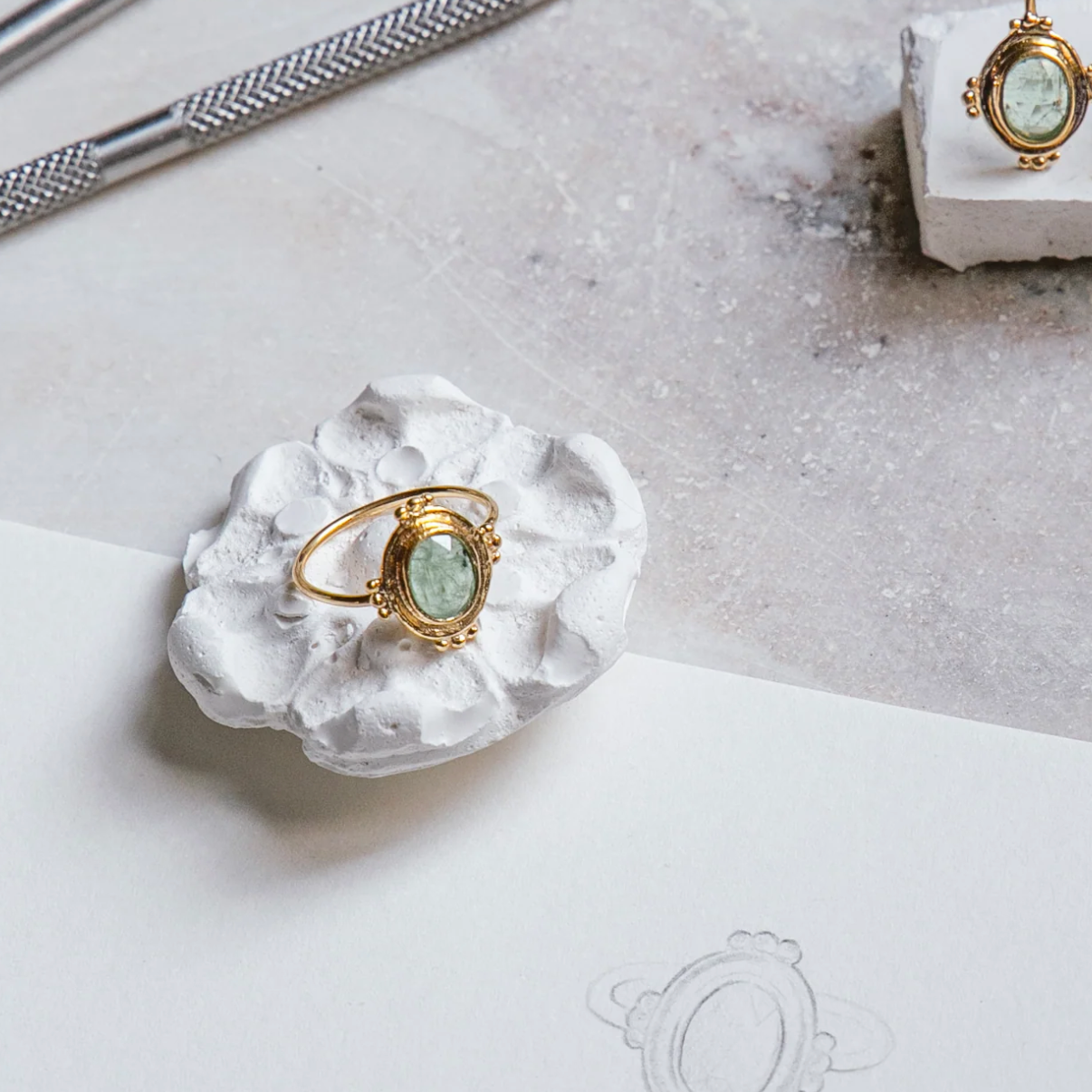 Alix D. Reynis Ring - Agathe